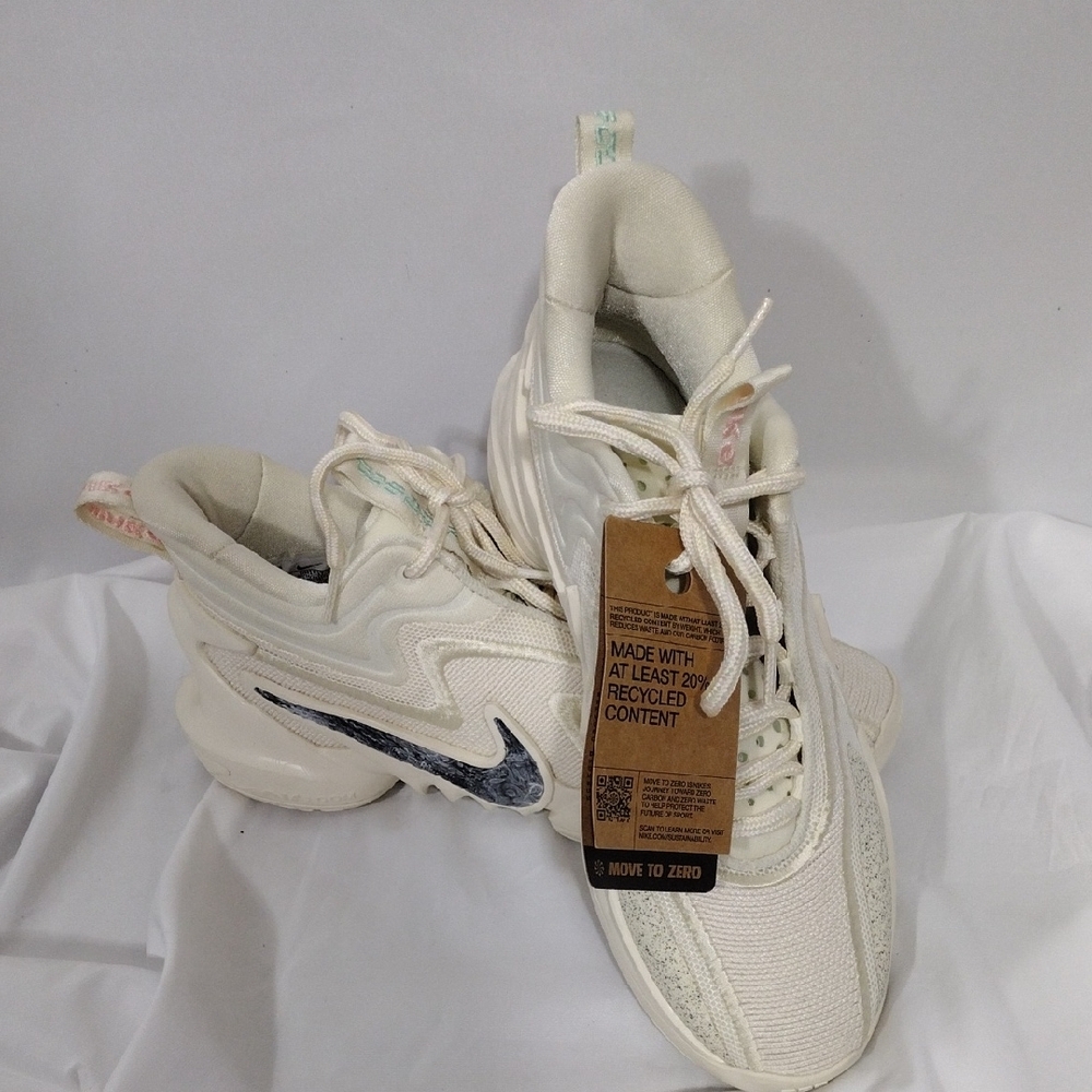 NWT Nike Mens White Cosmic Unity 2 DH1537-100 Athletic Basketball Shoes Sz US 7